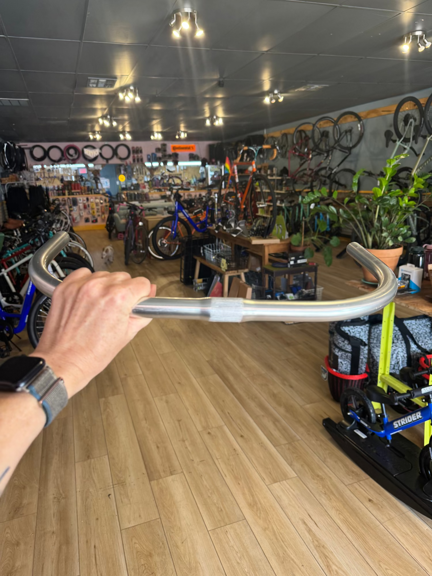 Nitto B617 Promenade handlebar viewed head-on, showing 135° sweep and 450mm width.