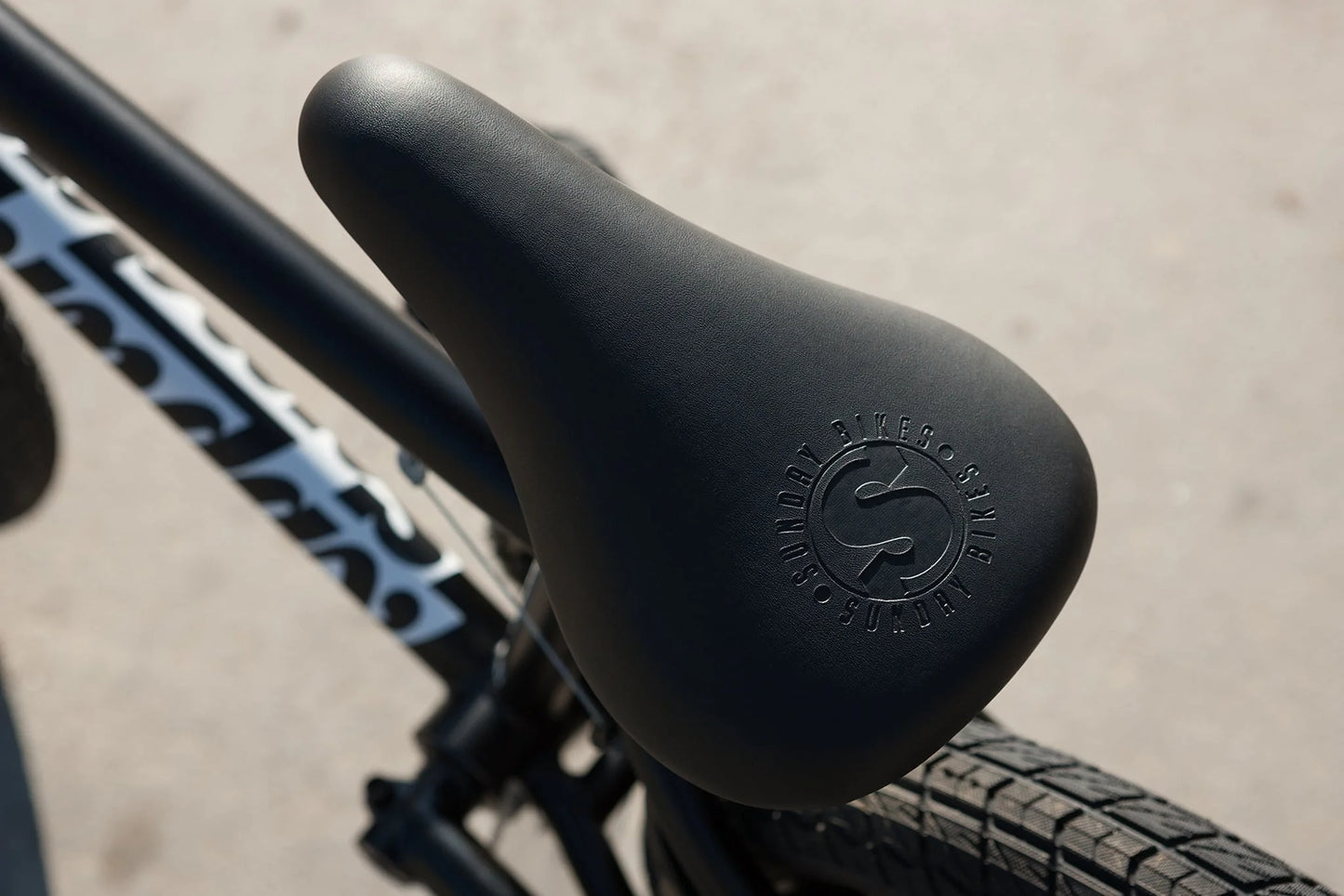 BIKE, SUNDAY PRIMER 18" - GLOSS BLACK